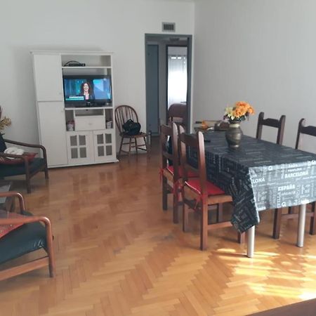 Apartamento Lautaro Apartment บัวโนสไอเรส ภายนอก รูปภาพ