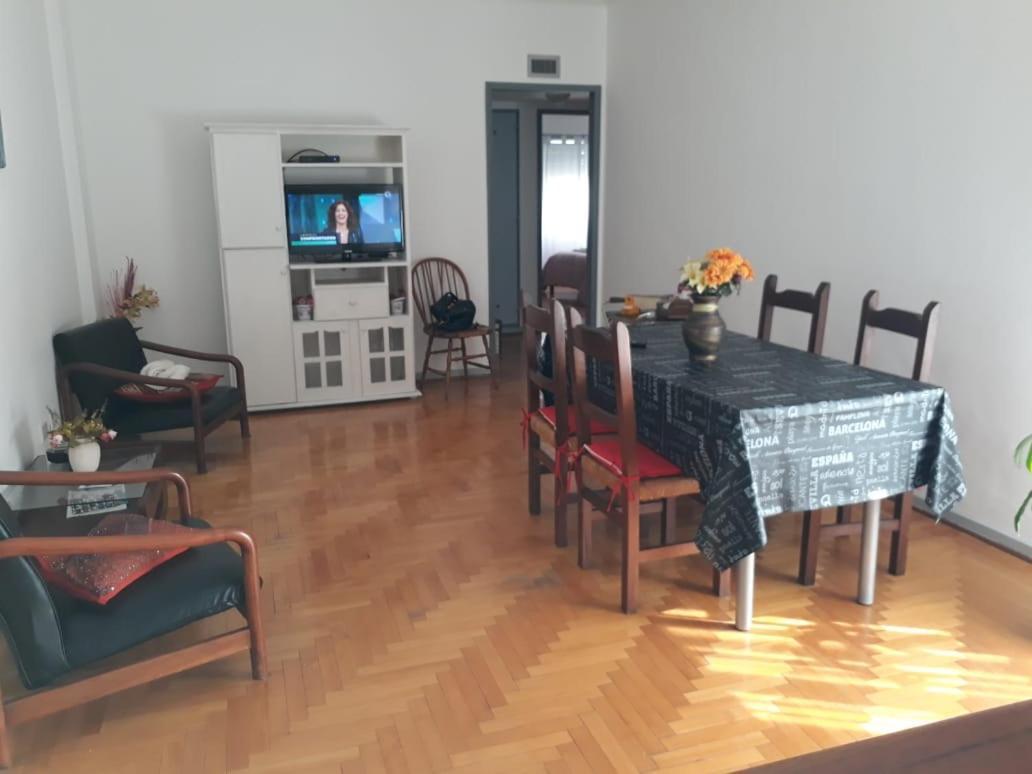 Apartamento Lautaro Apartment บัวโนสไอเรส ภายนอก รูปภาพ